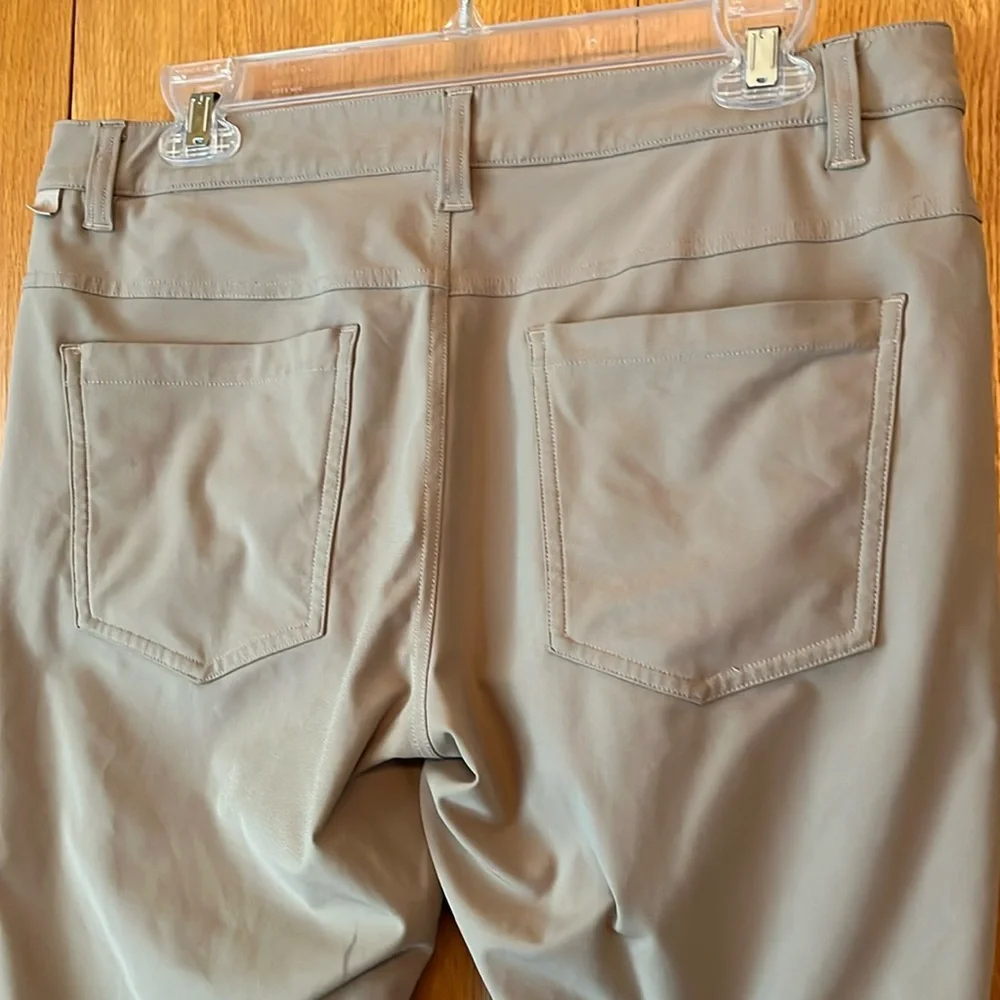 Lululemon men’s slim stretch gusseted khaki ABC pants 31 x 31.5 (hemmed) EUC